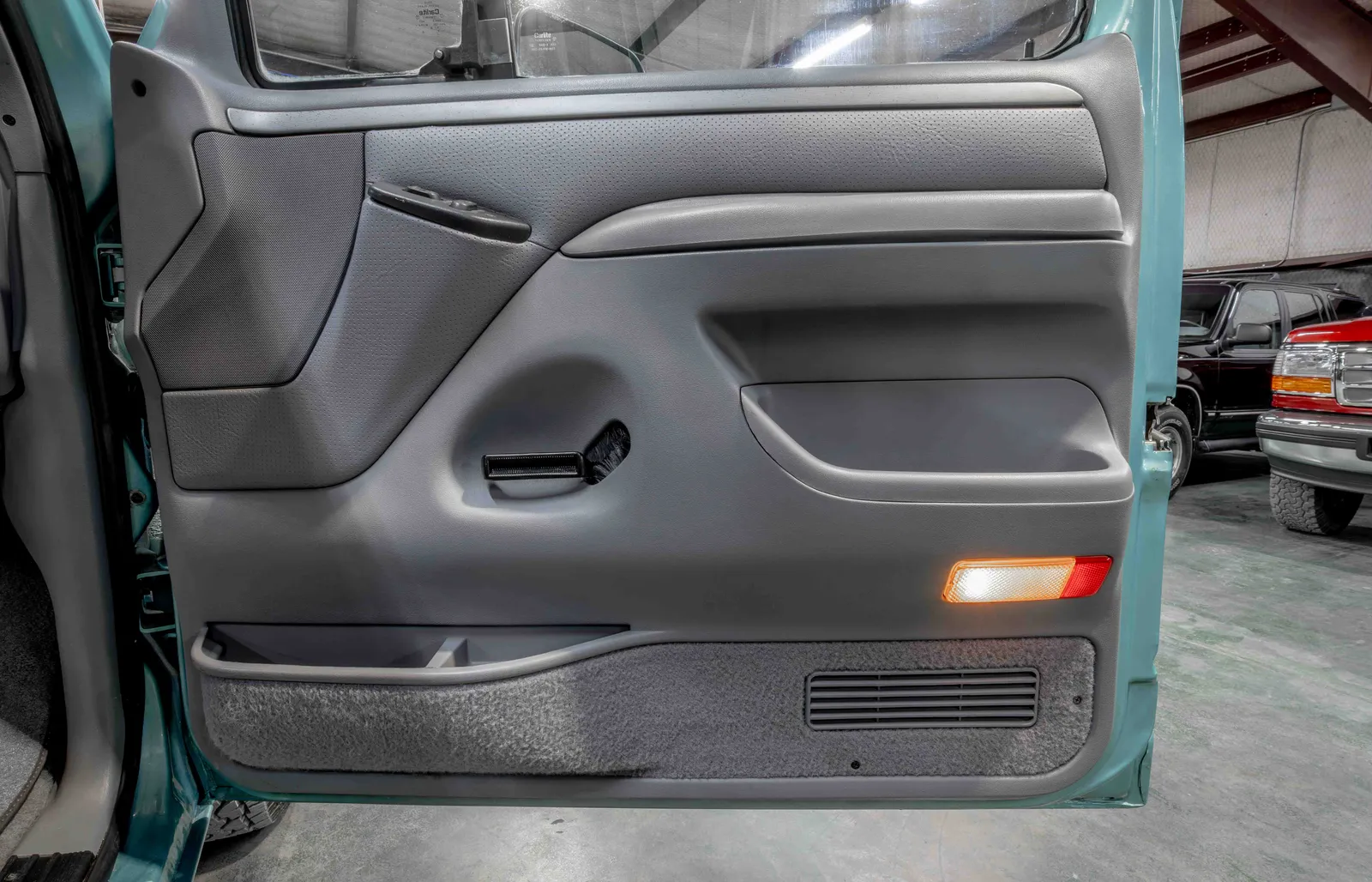  1994-Ford-F150-Calypso Green Dark Tourmaline-A99286-47.jpg